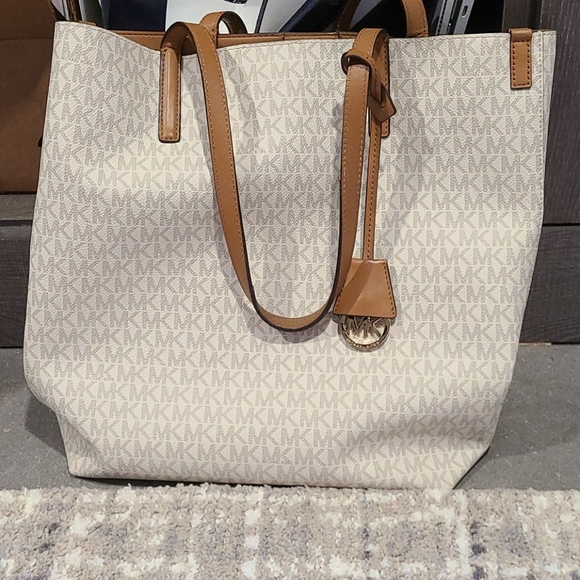 Michael Kors Handbags - Michael Kors purse